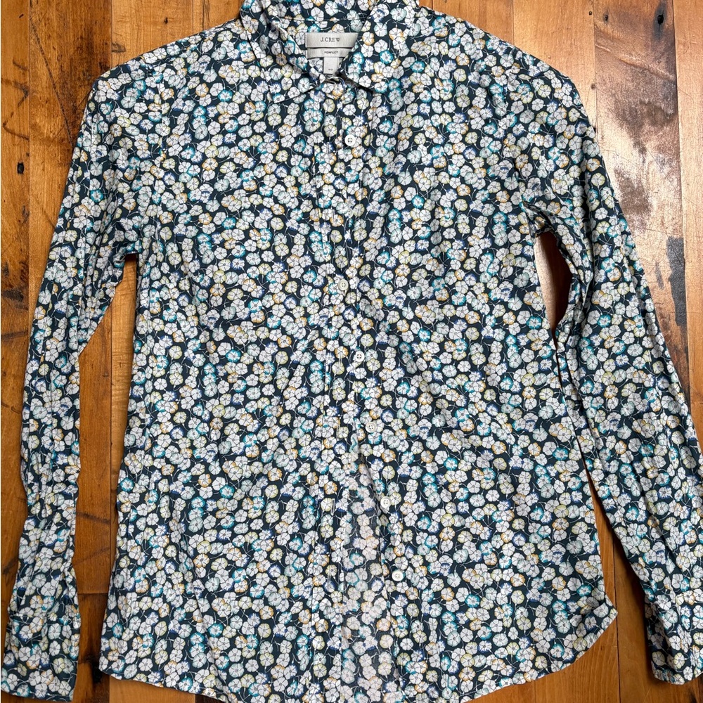 J.Crew “Perfect Fit” Floral Button-Up Shirt in 00 Navy with White & Teal Flowers
